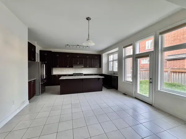 65 Major CRES, Aurora, ON L4G 0X5