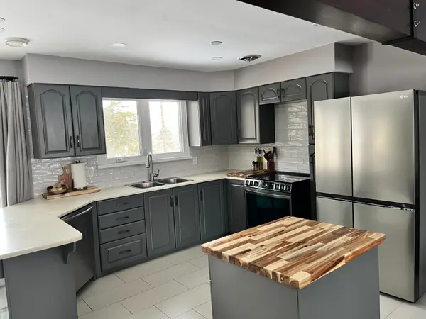 595 Big Bay Point RD E, Barrie, ON L4N 3Z9