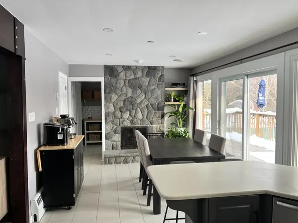 595 Big Bay Point RD E, Barrie, ON L4N 3Z9