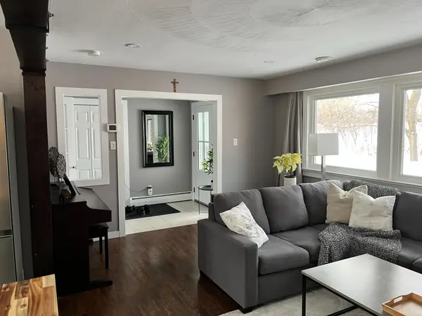 595 Big Bay Point RD E, Barrie, ON L4N 3Z9
