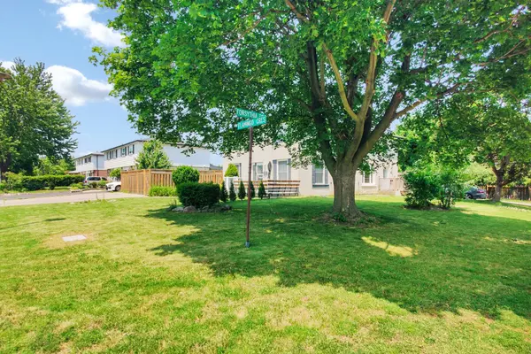 4 Flamingo CRES, Brampton, ON L6T 2G5
