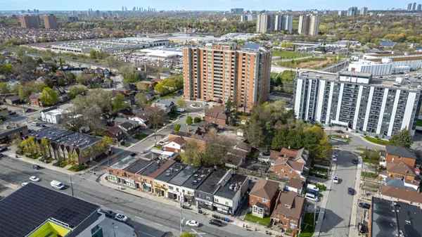 1213 Weston RD, Toronto W04, ON M6M 4P7