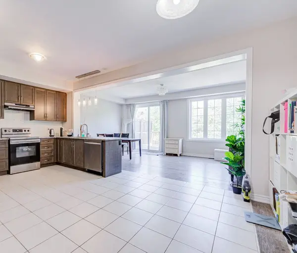 3305 mockingbird Common, Oakville, ON L6H 0X1