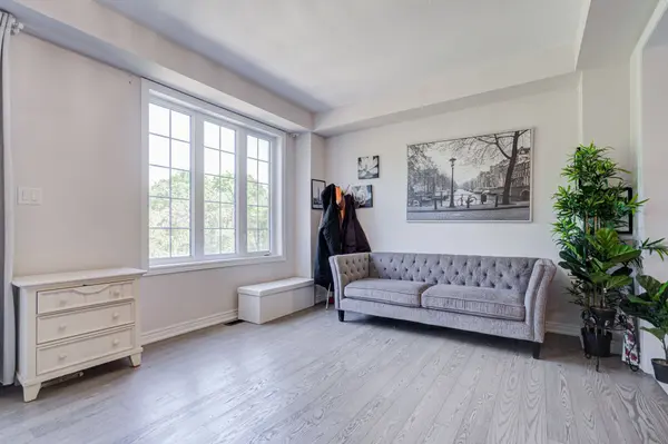 3305 mockingbird Common, Oakville, ON L6H 0X1