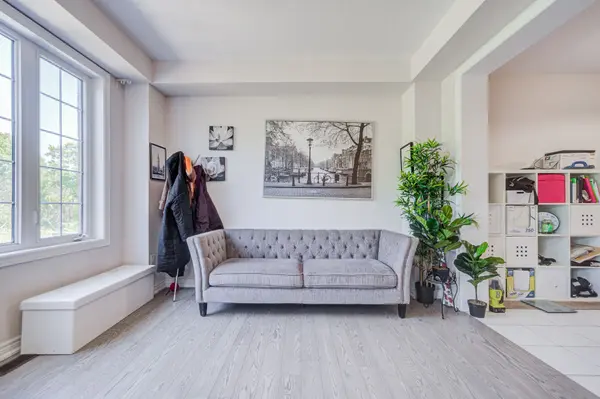 3305 mockingbird Common, Oakville, ON L6H 0X1