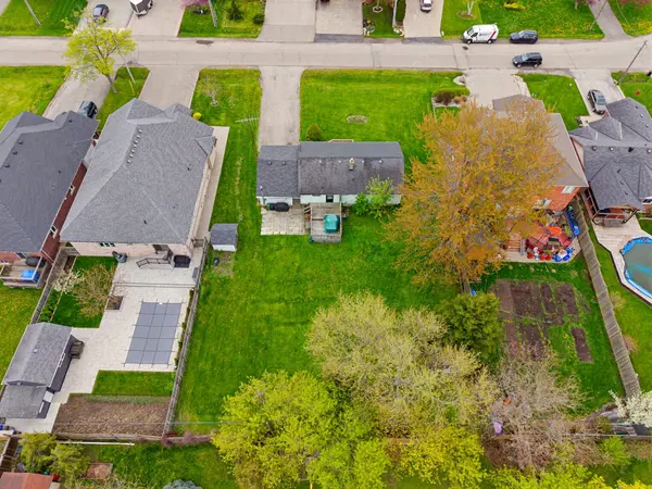 29 Leckie AVE, Hamilton, ON L8J 2S7