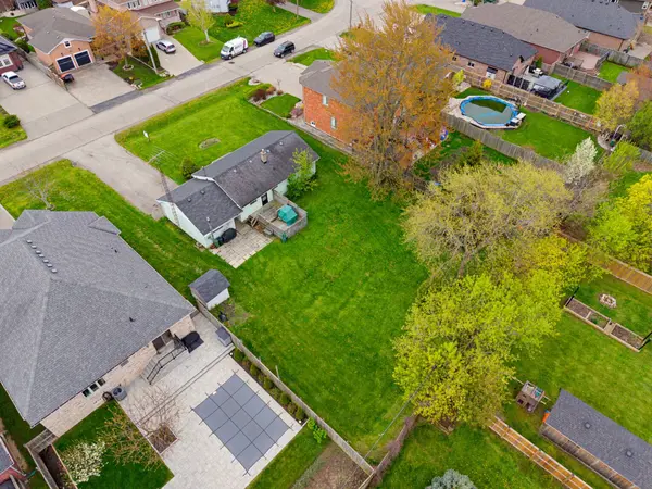29 Leckie AVE, Hamilton, ON L8J 2S7