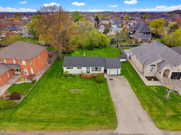 29 Leckie AVE, Hamilton, ON L8J 2S7