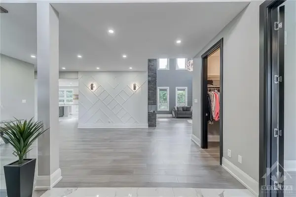224 Roger RD, Alta Vista And Area, ON K1H 5C6