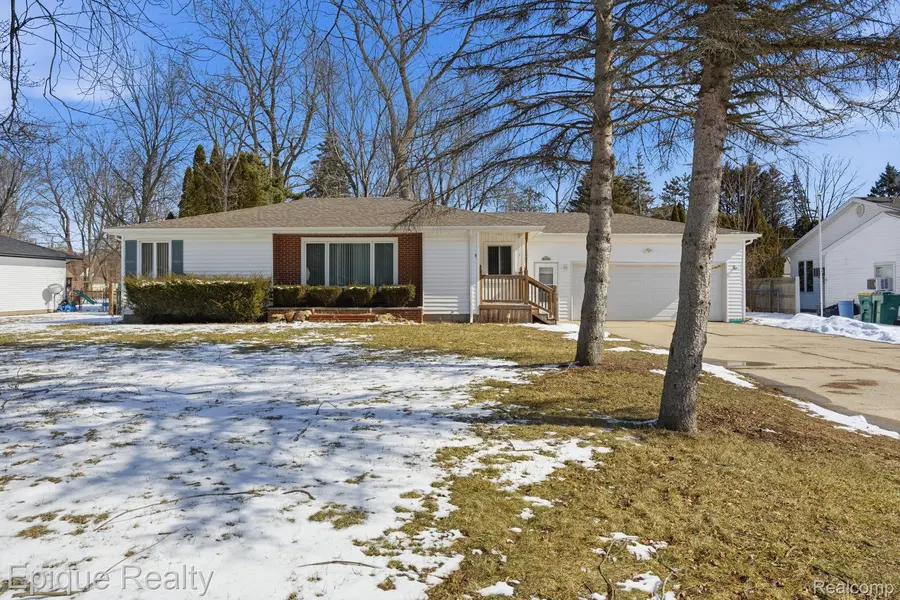 2480 Brownwood DR, Port Huron Charter Township, MI 48060