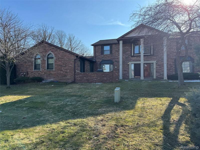 2346 London Bridge DR, Originalcity, MI 48307