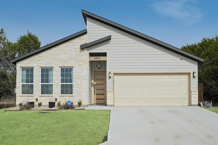 5601 San Jacinto Drive, Granbury, TX 76048