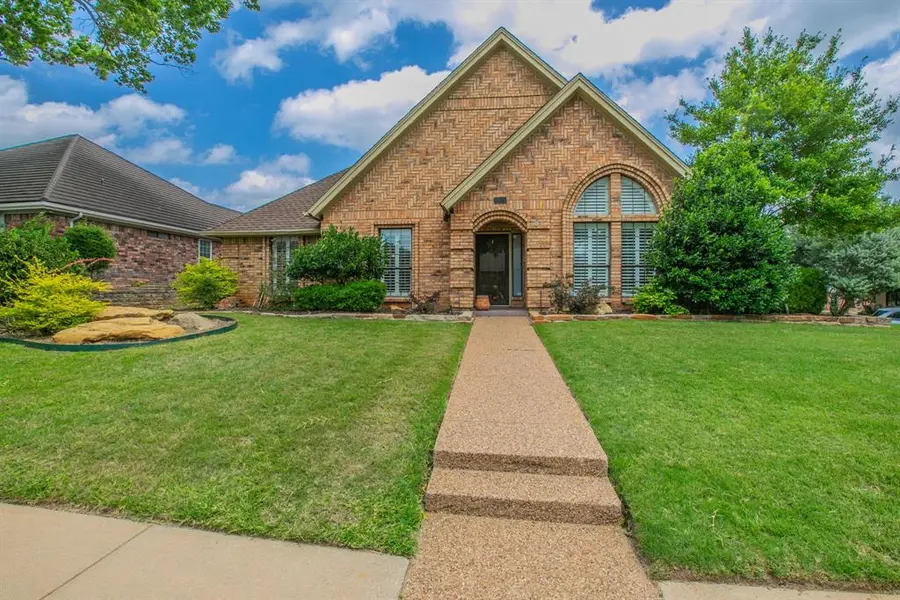 1925 Glenbrook Court, Bedford, TX 76021