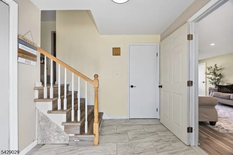 21 Starlit Dr, Middlesex Boro, NJ 08846