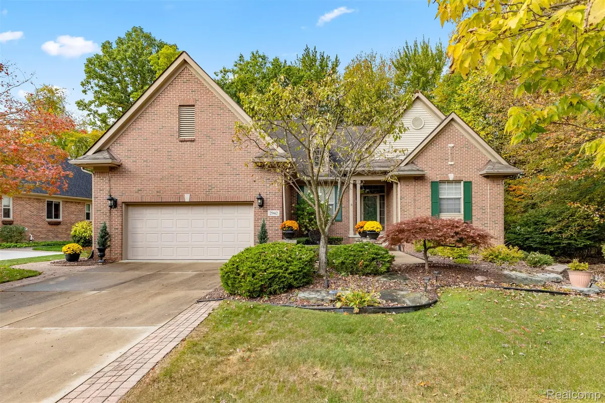 2942 Tall Oak LN, Canton Charter Township, MI 48188