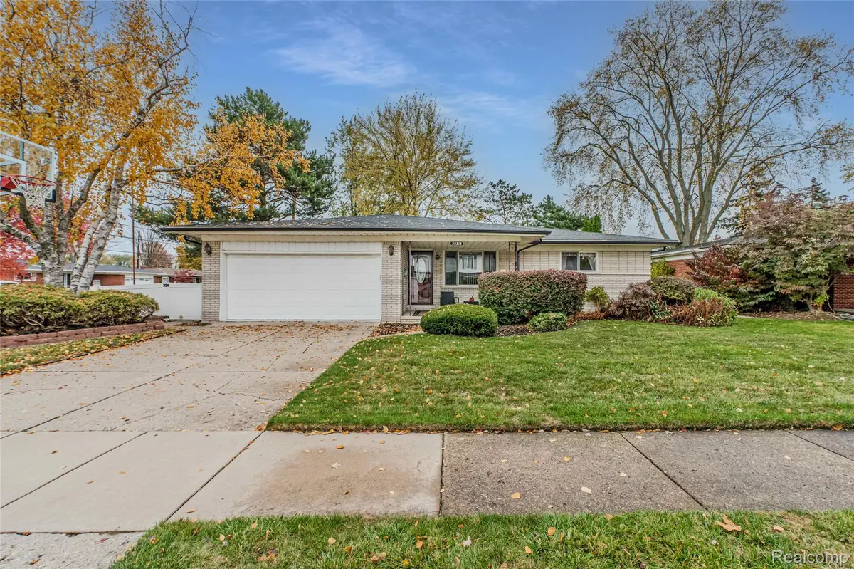 30316 Barbary CT, Warren, MI 48093