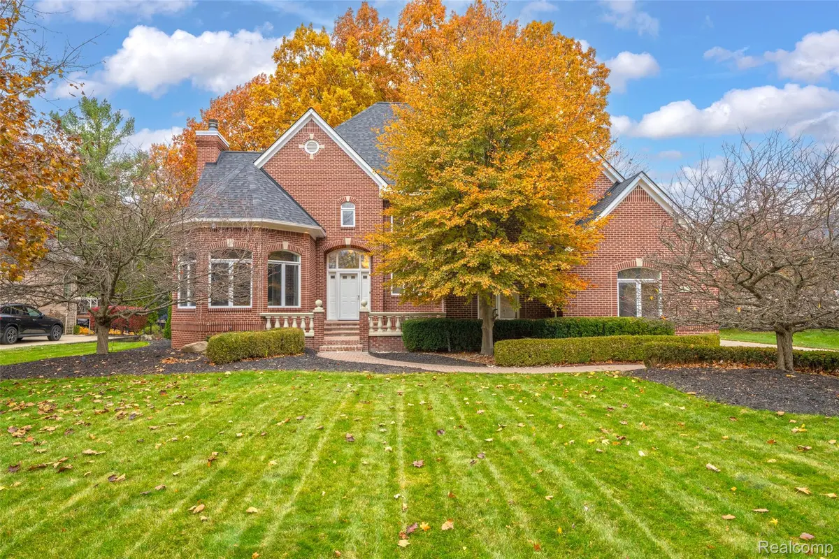 12277 Forest Glen LN, Shelby Charter Township, MI 48315