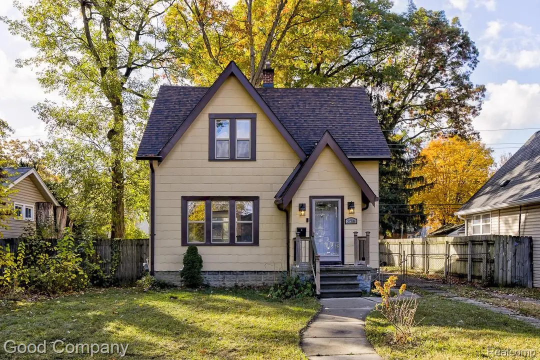 374 E Hazelhurst ST, Ferndale, MI 48220