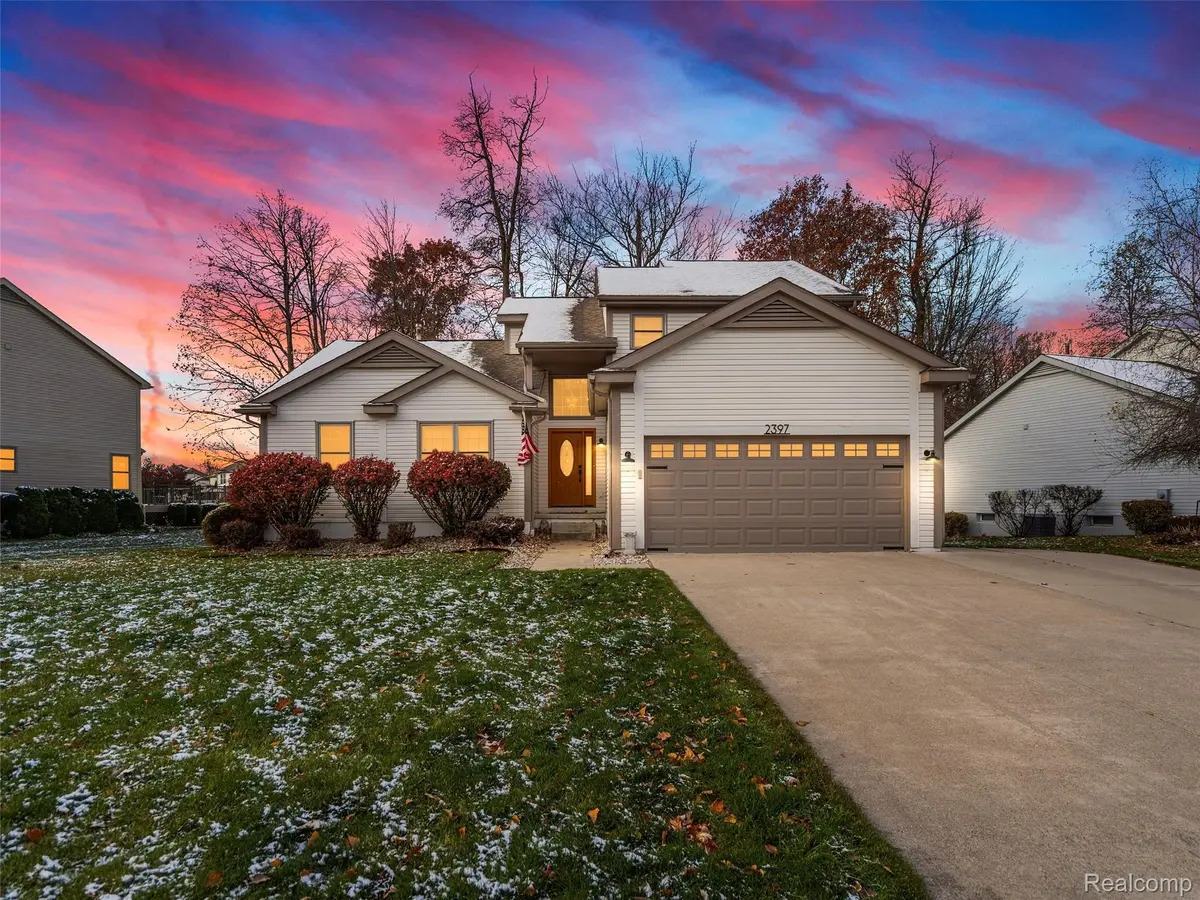2397 Lorraina LN, Hartland Township, MI 48353