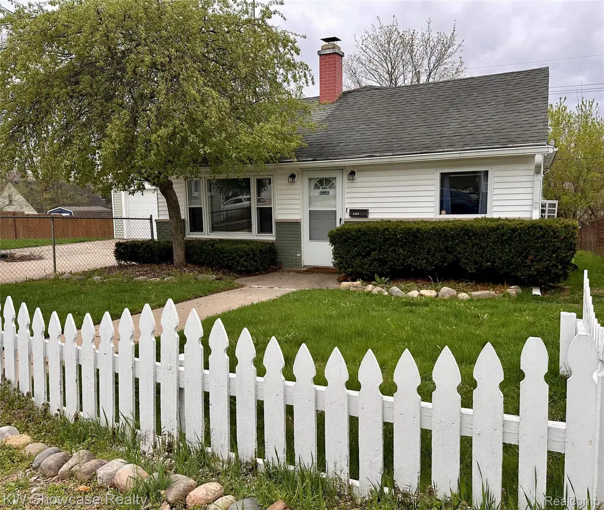 1125 E Commerce ST, Milford, MI 48381