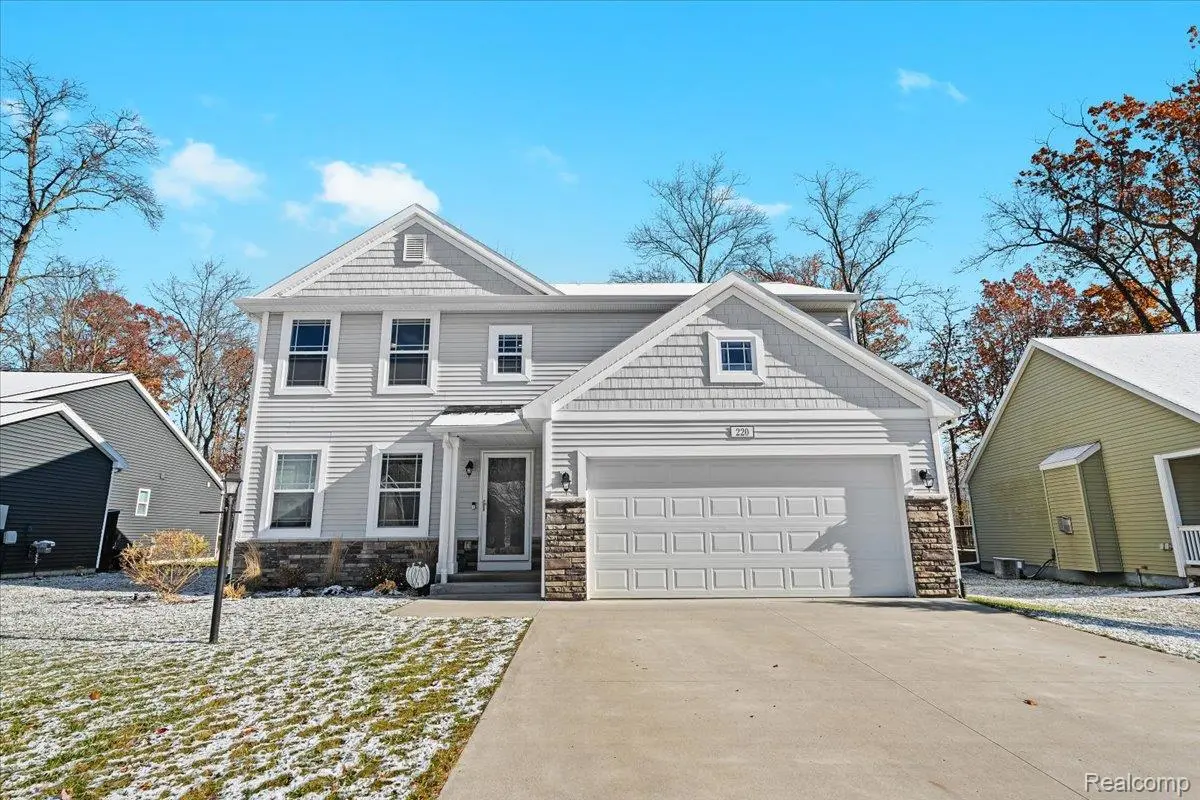 220 Laura LN, Linden, MI 48451