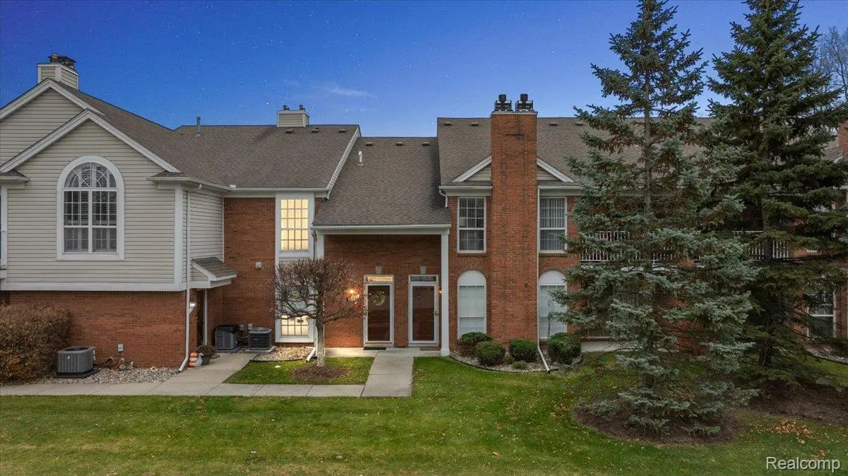 52232 Heatherstone AVE, Macomb Township, MI 48042