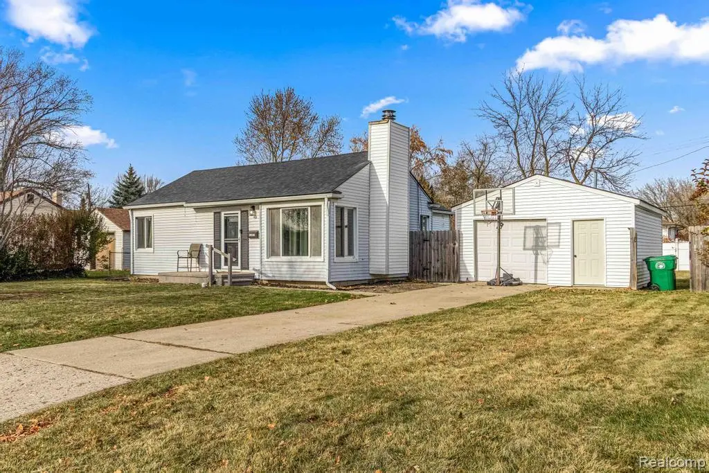 29536 Dover ST, Garden City, MI 48135