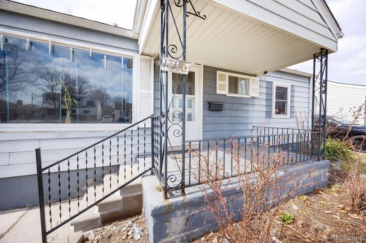 17150 Matthews ST, Riverview, MI 48193