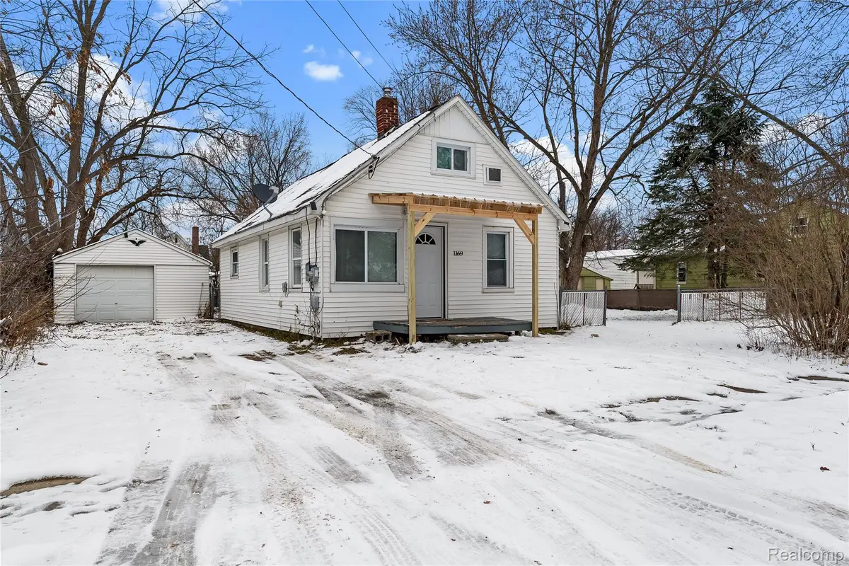 1169 Carman ST, Burton, MI 48529