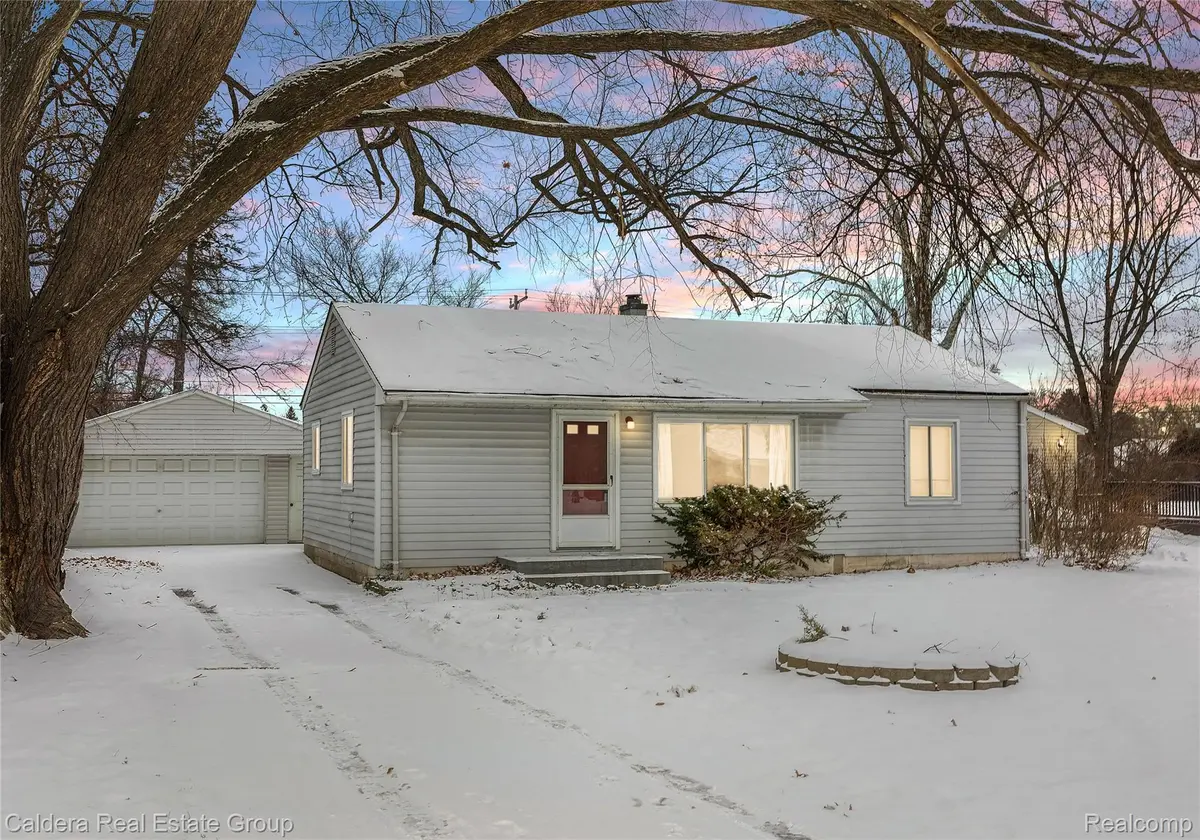 7101 Reber DR, Shelby Charter Township, MI 48317