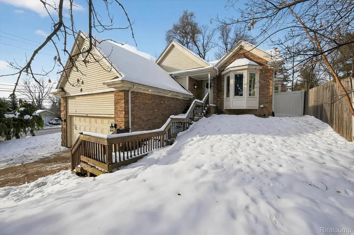 821 Grace ST, Northville, MI 48167
