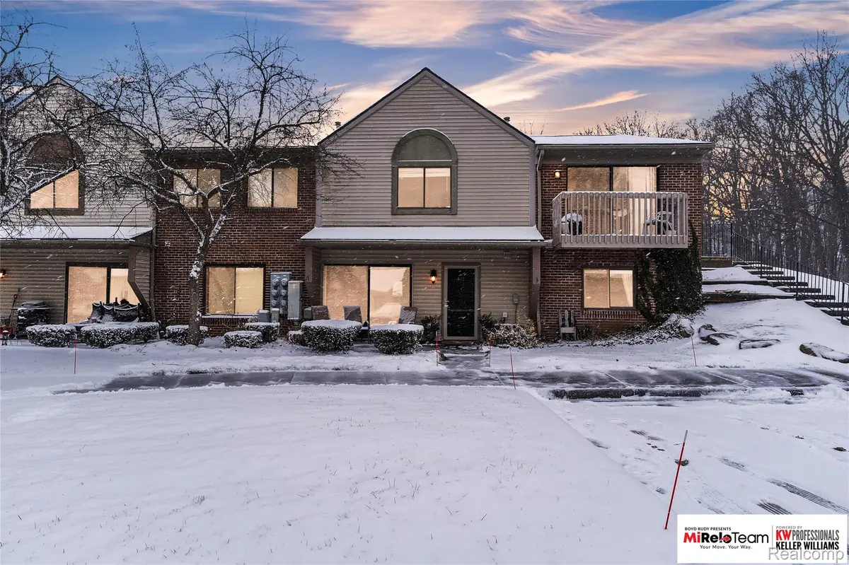 411 Spring Brooke DR, Brighton, MI 48116