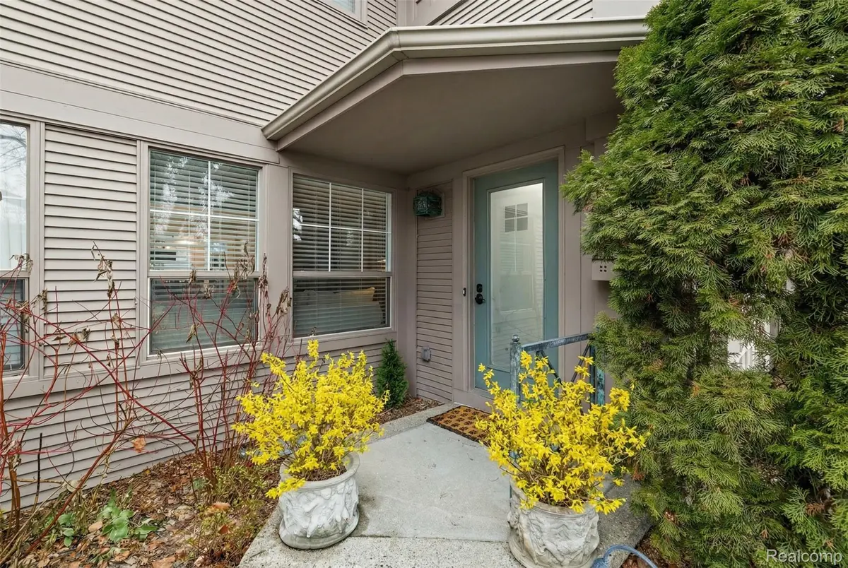 1065 N Old Woodward AVE, Birmingham, MI 48009