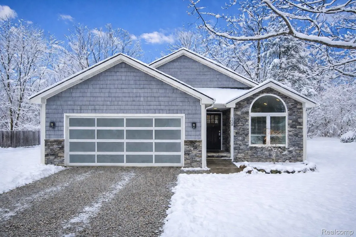138 Leon RD, Walled Lake, MI 48390
