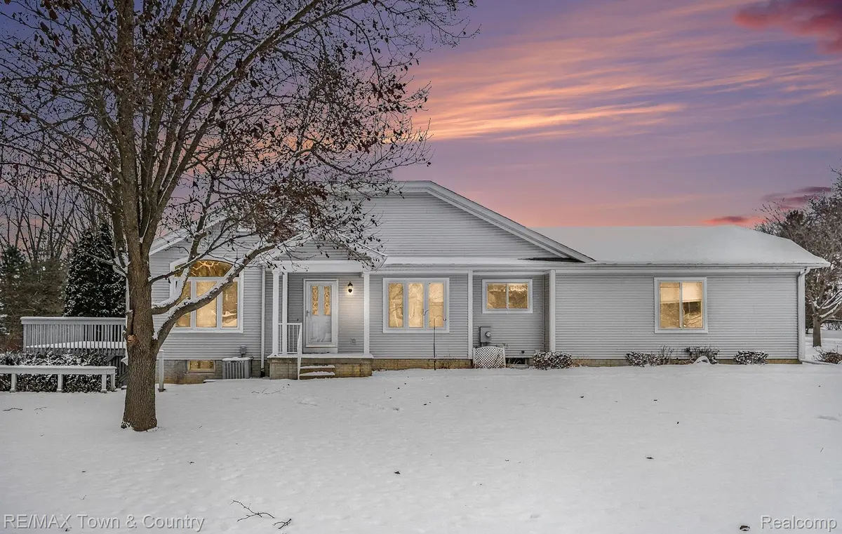 229 Aberdeen CT, Flushing, MI 48433