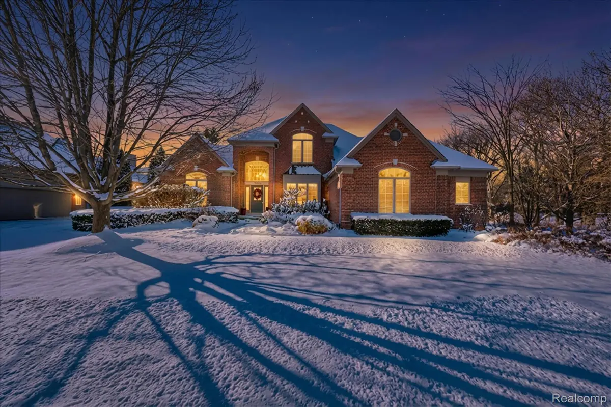 57165 Willow Ridge BLVD, Washington Township, MI 48094