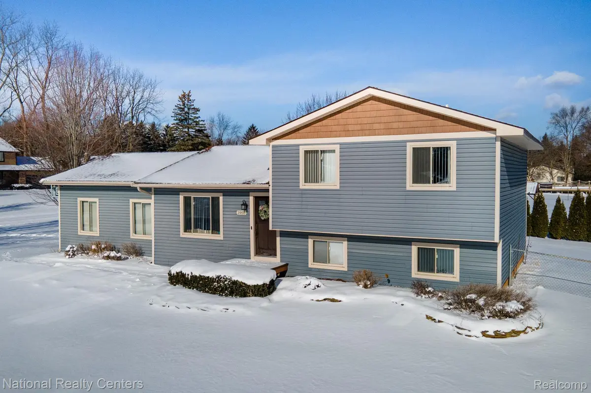 3955 Westlyn DR, Orion Charter Township, MI 48359