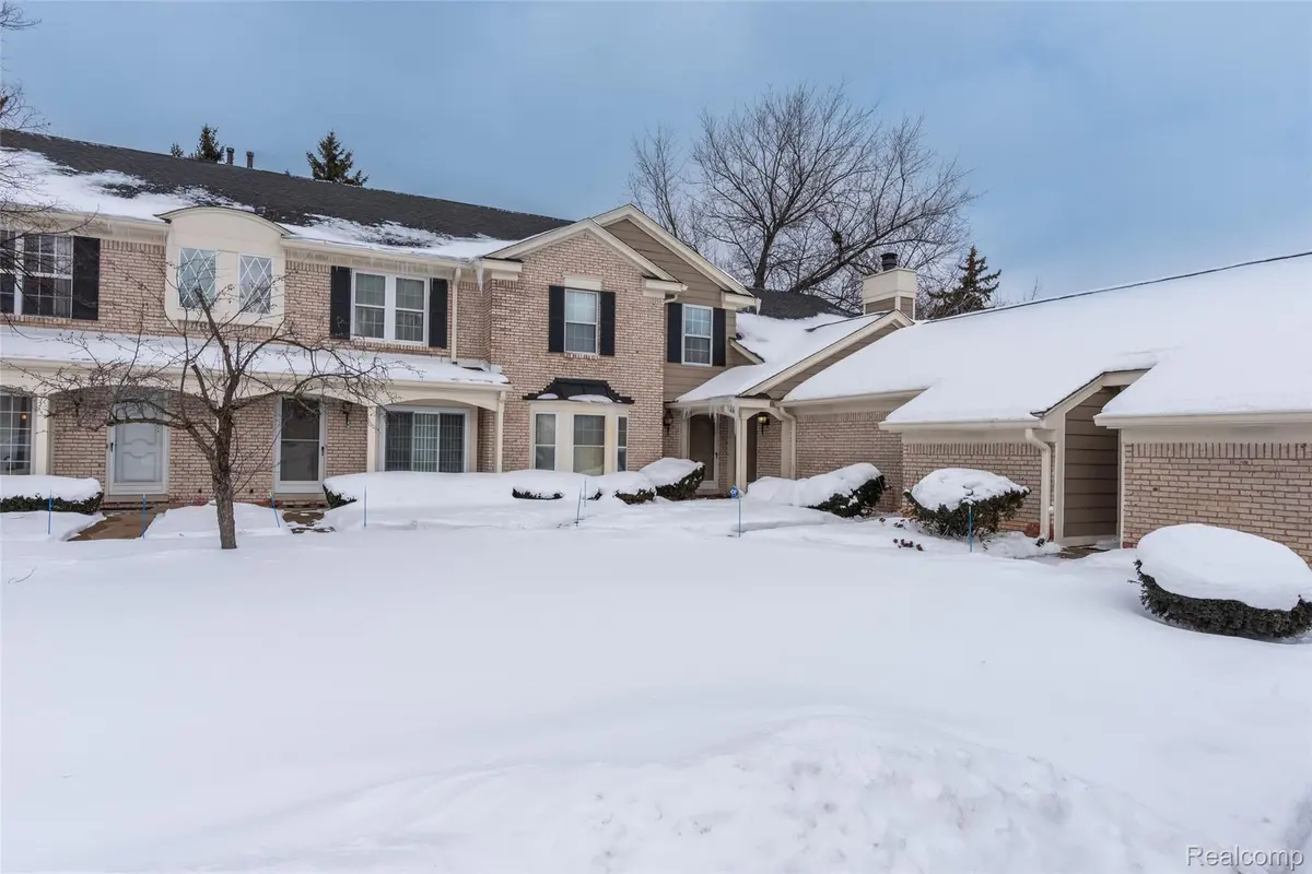 2677 Williamsburg CIR, Auburn Hills, MI 48326