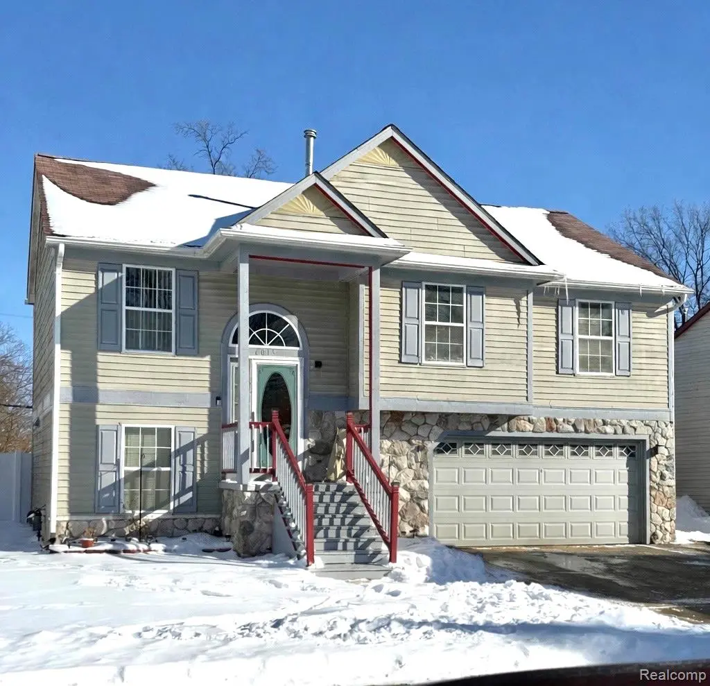 6015 Edmund ST, Romulus, MI 48174