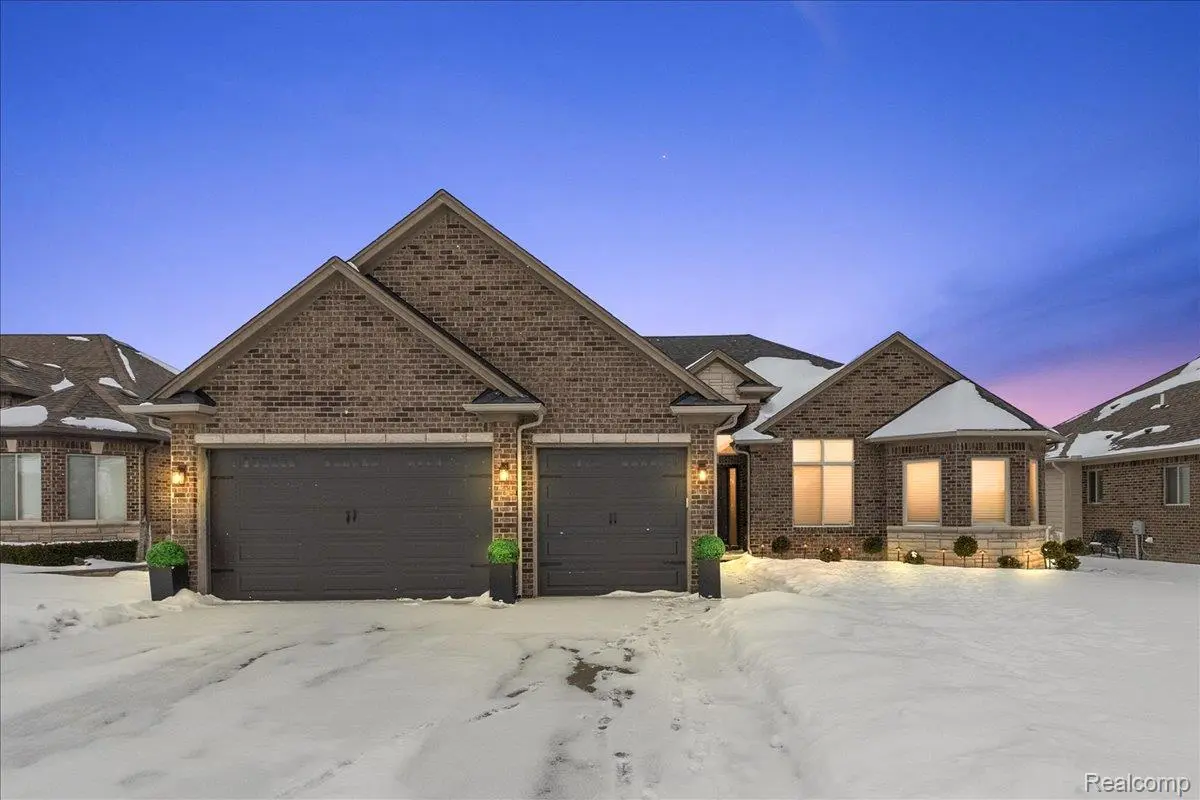56844 Topaz DR, Macomb Township, MI 48042