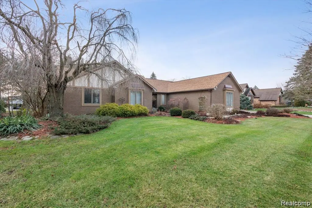 2411 Lassiter DR, Originalcity, MI 48309