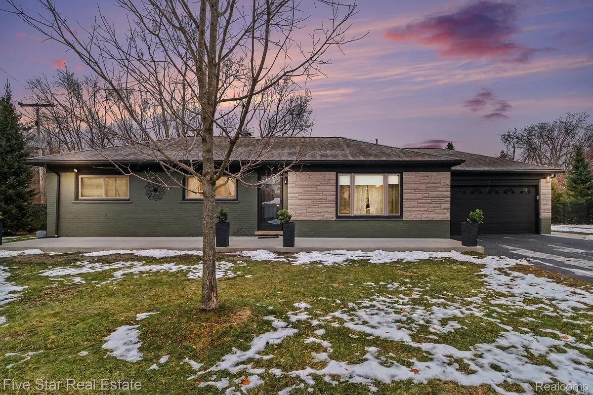 1756 Pedersen RD, Commerce Charter Township, MI 48390