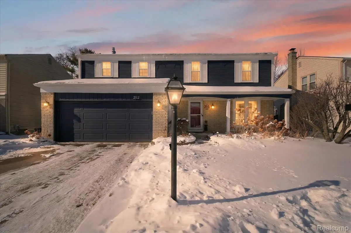 2112 E Roundtable DR, Canton Charter Township, MI 48188