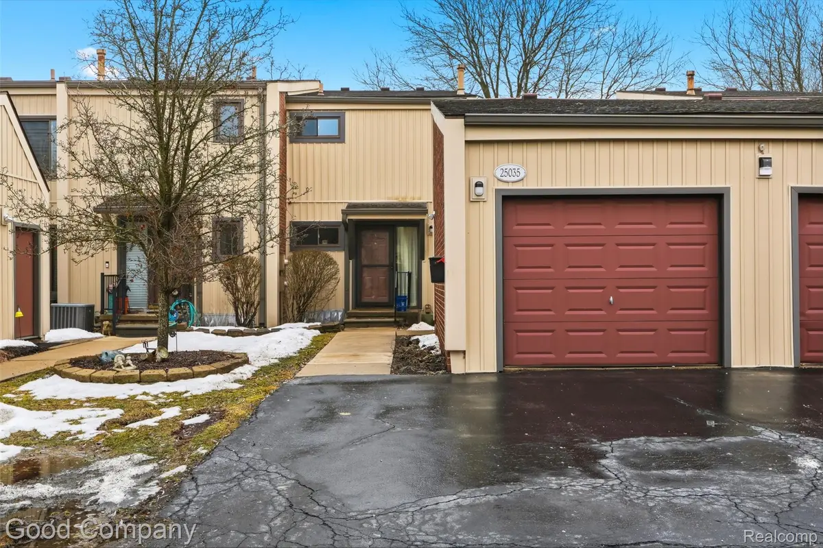 25035 Woodvale DR S, Southfield, MI 48034