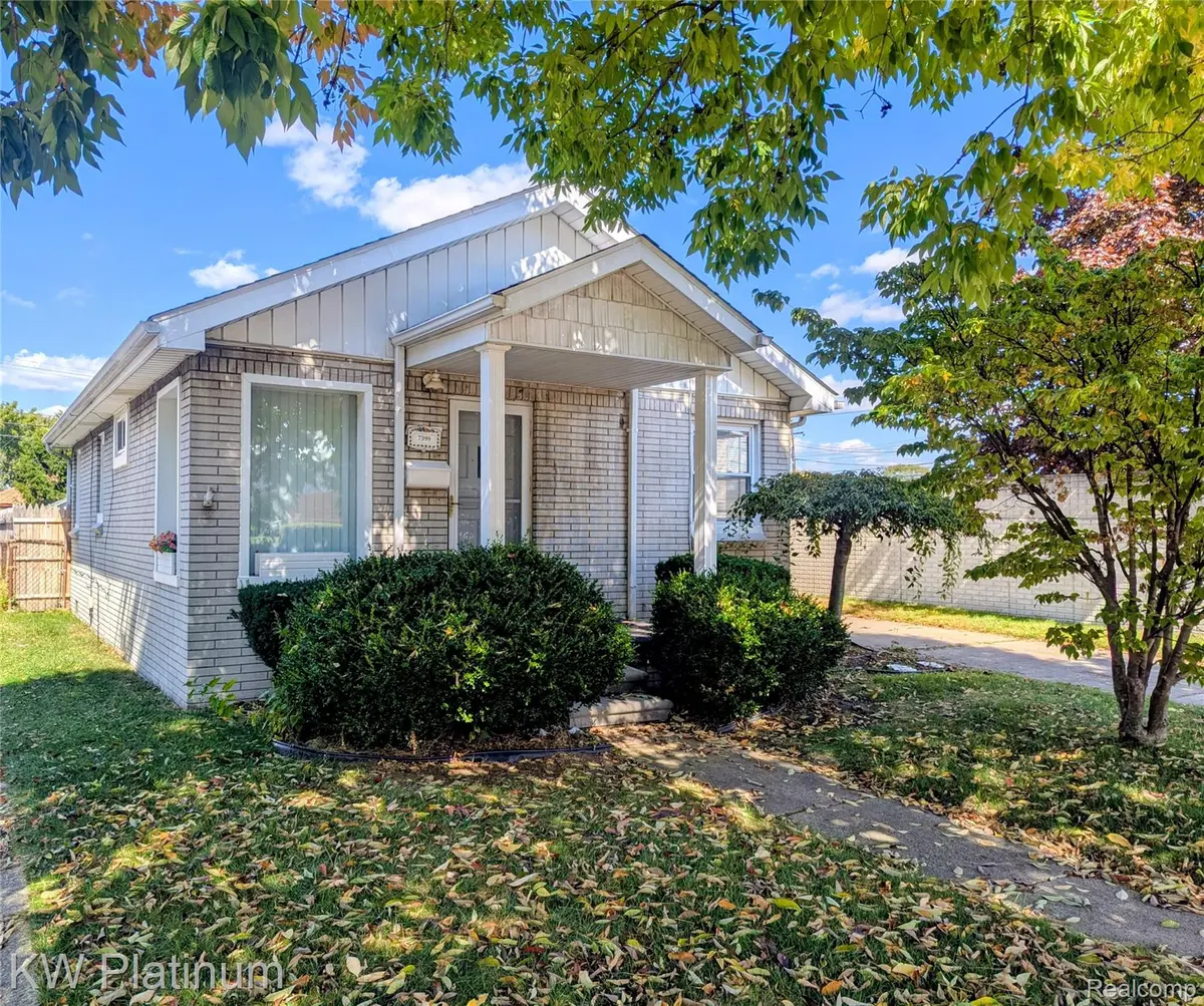 7399 Gronow, Center Line, MI 48015