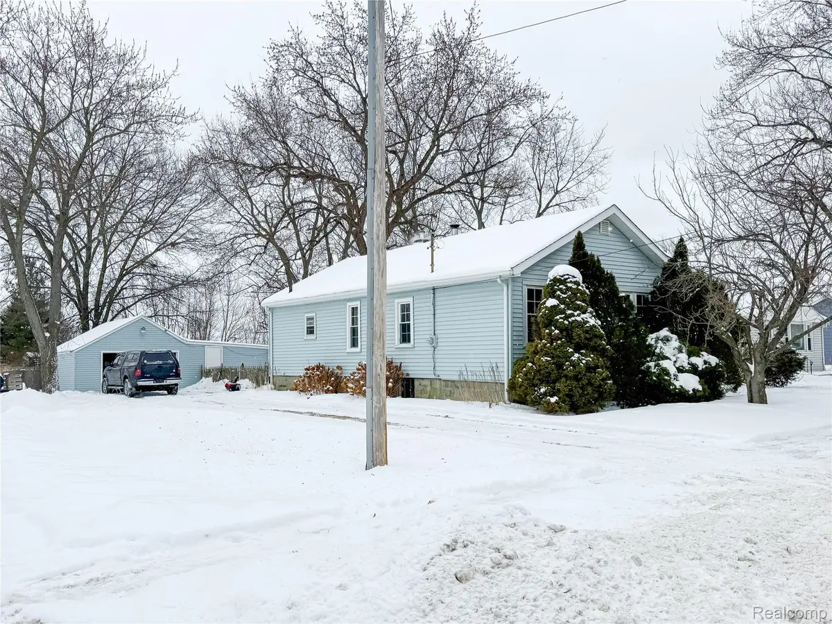 3433 Camden AVE, Burton, MI 48529