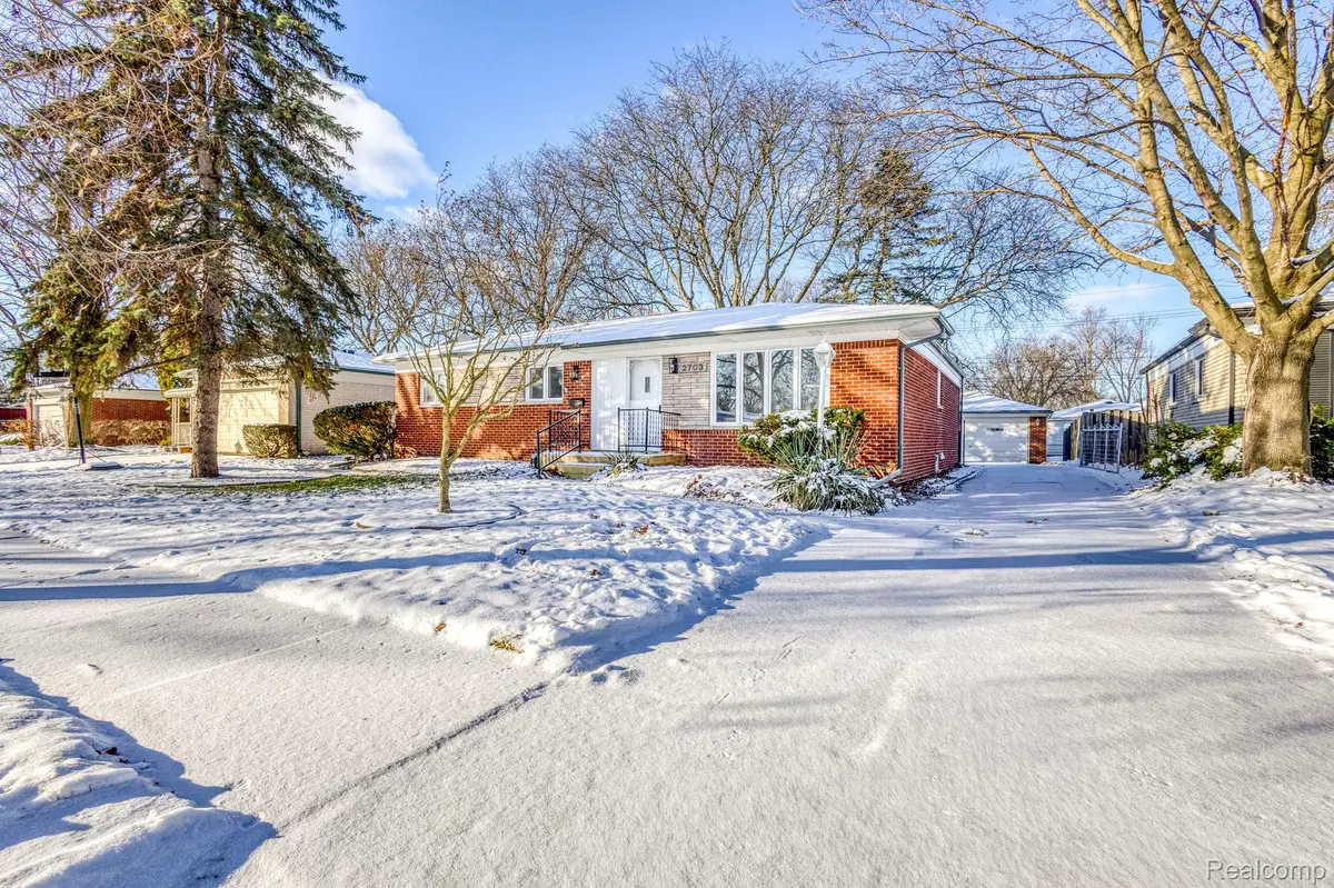 2703 Downey DR, Troy, MI 48083
