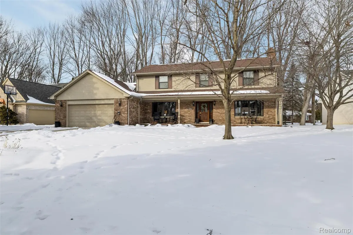 8374 Lasalle CT, Grosse Ile Township, MI 48138