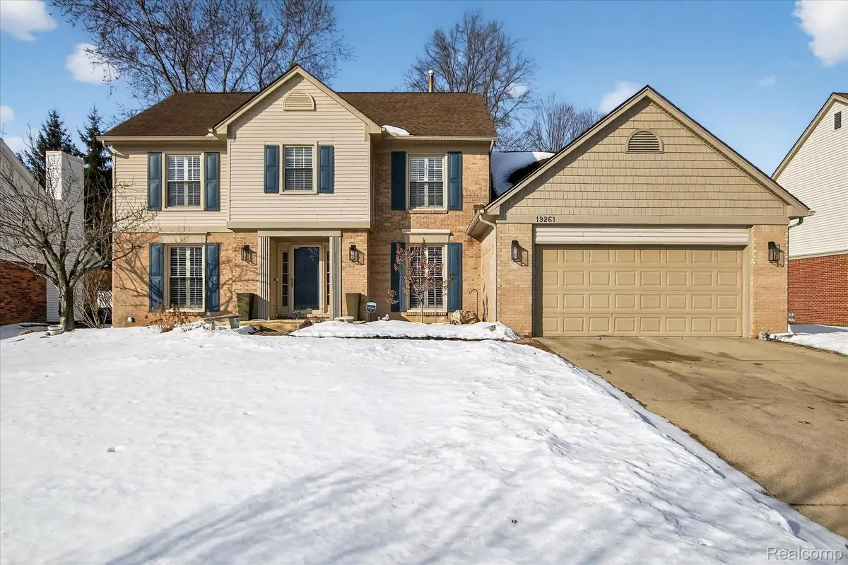 19261 Fairlane CT, Livonia, MI 48152