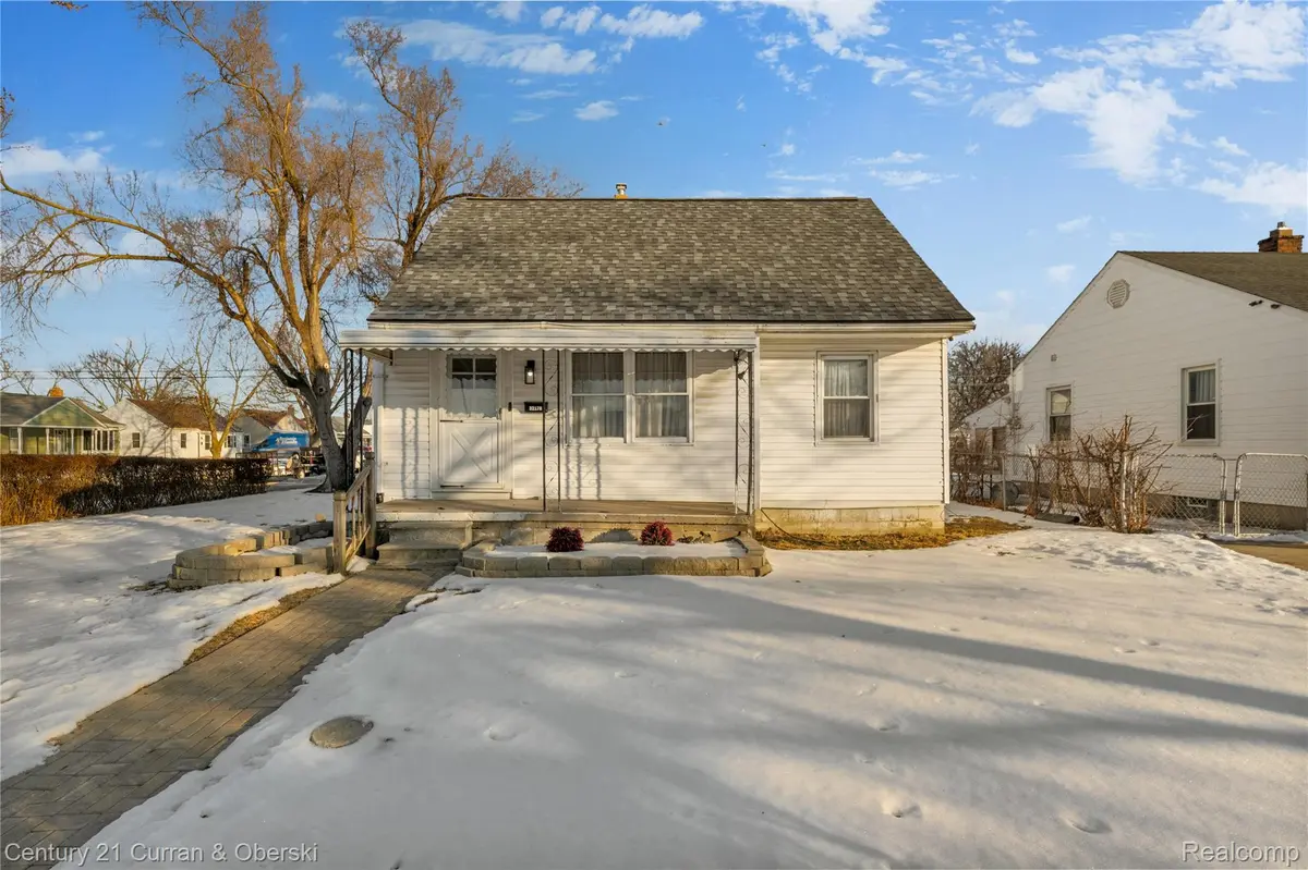 32178 Carlisle Pkwy, Wayne, MI 48184